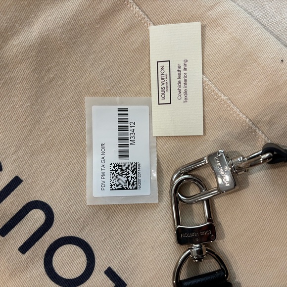 Louis Vuitton Black Briefcase Sleek Professional Design - Picture 6 of 8